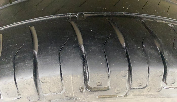 2017 Maruti Wagon R 1.0 VXI (O) AMT, Petrol, Automatic, 60,978 km, Right Rear Tyre Tread