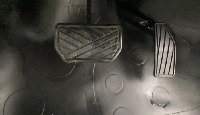 2017 Maruti Wagon R 1.0 VXI (O) AMT, Petrol, Automatic, 60,978 km, Pedals