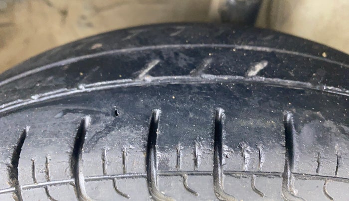 2016 Hyundai Eon ERA PLUS, Petrol, Manual, 44,914 km, Right Front Tyre Tread