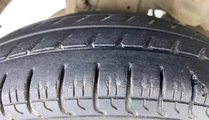 2016 Hyundai Eon ERA PLUS, Petrol, Manual, 44,914 km, Right Rear Tyre Tread