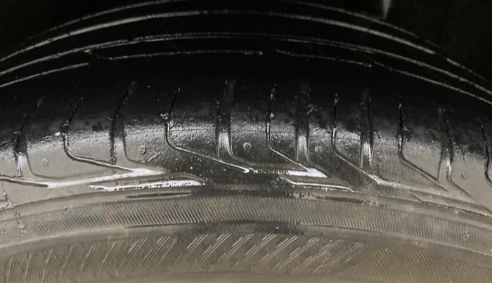 2018 Maruti Vitara Brezza ZDI PLUS AMT, Diesel, Automatic, 1,35,582 km, Left Rear Tyre Tread