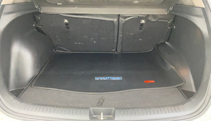 2016 Hyundai Creta SX PLUS AT 1.6 DIESEL, Diesel, Automatic, 83,155 km, Boot Inside