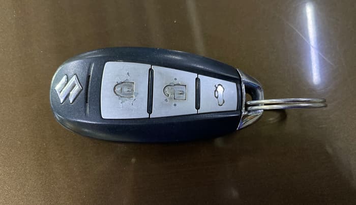 2016 Maruti Ciaz ZXI AT, Petrol, Automatic, 43,172 km, Key Close Up