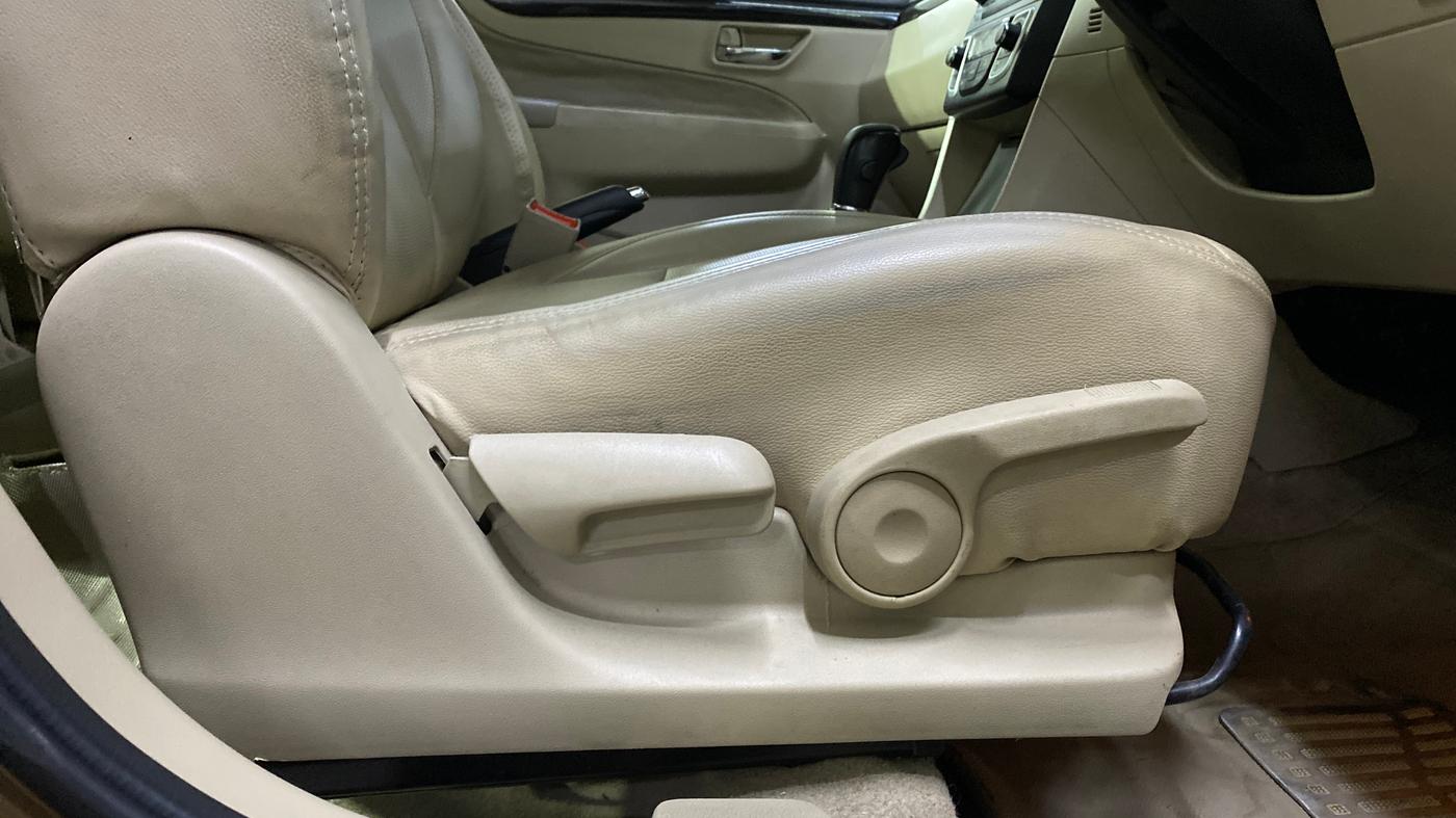 2016 Maruti Ciaz ZXI AT, Petrol, Automatic, 43,172 km, Driver Side Adjustment Panel