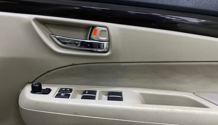 2016 Maruti Ciaz ZXI AT, Petrol, Automatic, 43,172 km, Driver Side Door Panels Control