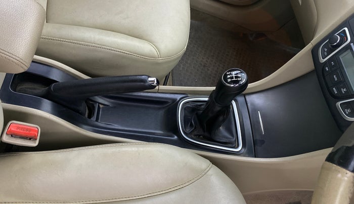 2017 Maruti Ciaz ZXI, Petrol, Manual, 36,792 km, Gear Lever