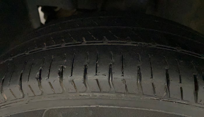 2014 Datsun Go T, Petrol, Manual, 74,445 km, Left Front Tyre Tread