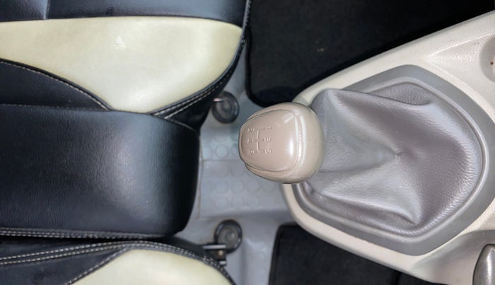 2014 Datsun Go T, Petrol, Manual, 74,445 km, Gear Lever