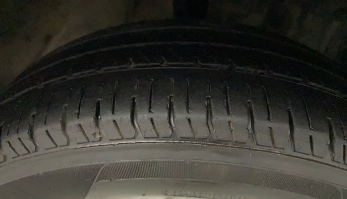 2014 Datsun Go T, Petrol, Manual, 74,445 km, Right Front Tyre Tread