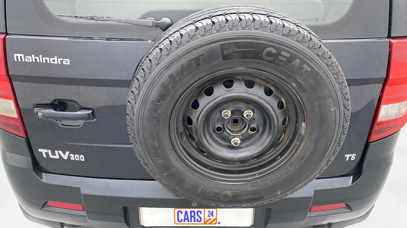 2016 Mahindra TUV300 T6, Diesel, Manual, 95,587 km, Spare Tyre