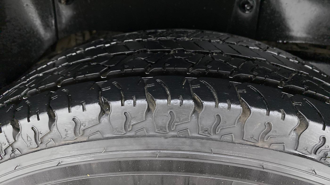 2016 Mahindra TUV300 T6, Diesel, Manual, 95,587 km, Right Rear Tyre Tread