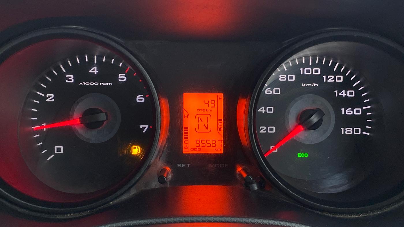 2016 Mahindra TUV300 T6, Diesel, Manual, 95,587 km, Odometer Image