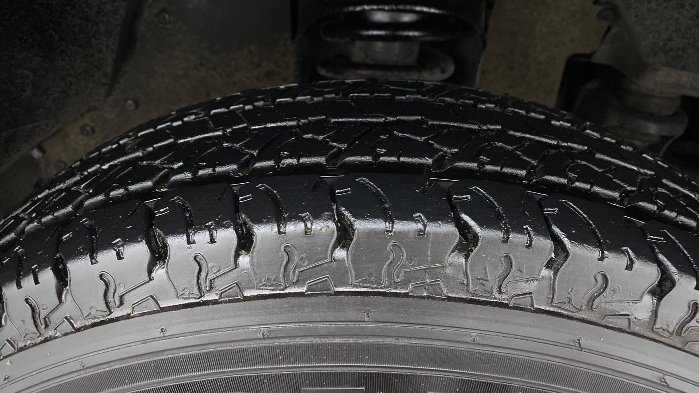 2016 Mahindra TUV300 T6, Diesel, Manual, 95,587 km, Right Front Tyre Tread