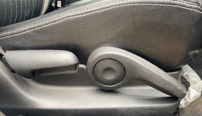 2022 Maruti S Cross ZETA 1.5, Petrol, Manual, 27,846 km, Driver Side Adjustment Panel