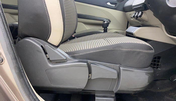 2023 Renault TRIBER RXZ, Petrol, Manual, 29,624 km, Driver Side Adjustment Panel