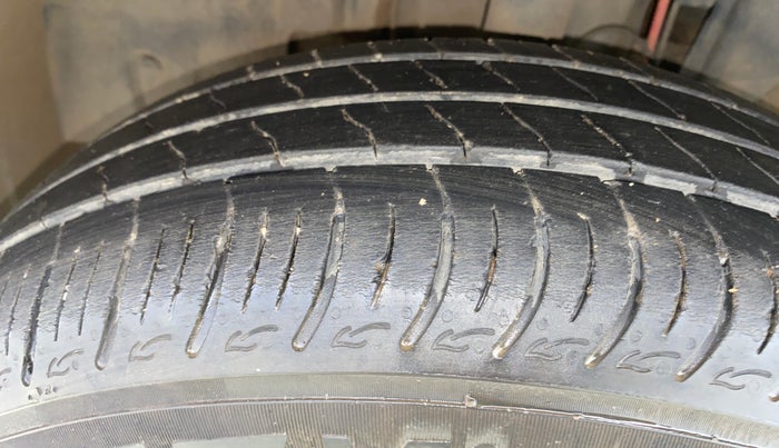 2023 Renault TRIBER RXZ, Petrol, Manual, 29,624 km, Left Front Tyre Tread