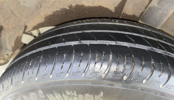 2023 Renault TRIBER RXZ, Petrol, Manual, 29,624 km, Left Rear Tyre Tread