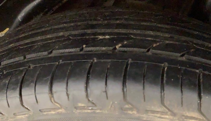 2014 Honda Brio S MT, Petrol, Manual, 99,665 km, Left Rear Tyre Tread
