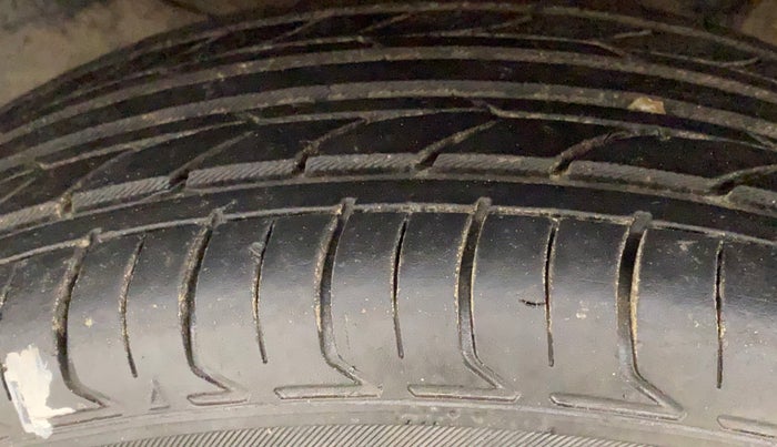 2014 Honda Brio S MT, Petrol, Manual, 99,665 km, Left Front Tyre Tread