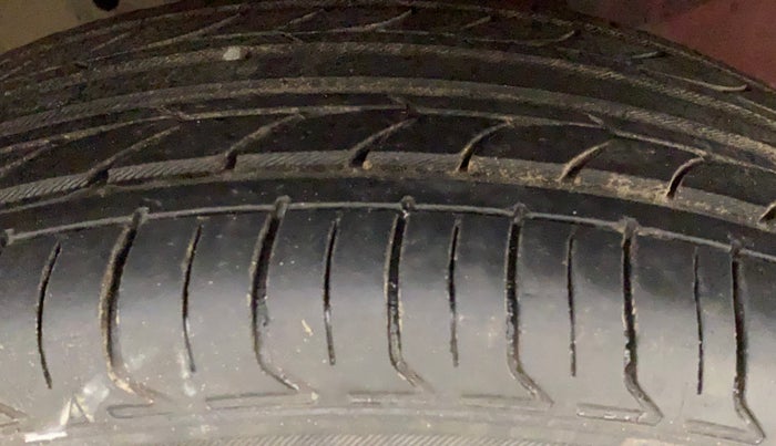 2014 Honda Brio S MT, Petrol, Manual, 99,665 km, Right Front Tyre Tread