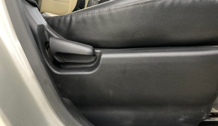 2014 Maruti Wagon R 1.0 LXI CNG, CNG, Manual, 85,231 km, Driver Side Adjustment Panel
