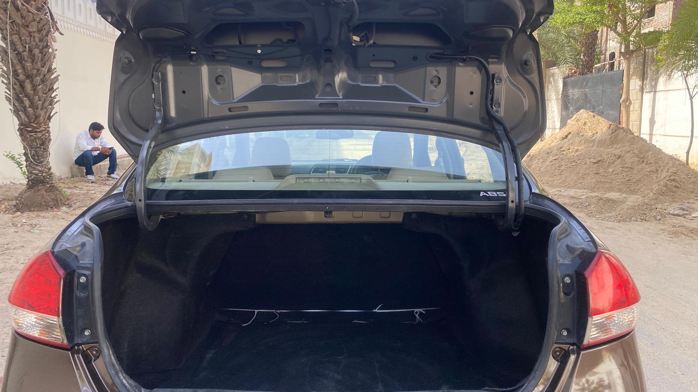 2015 Maruti Ciaz ZDI SHVS, Diesel, Manual, 66,228 km, Boot Inside