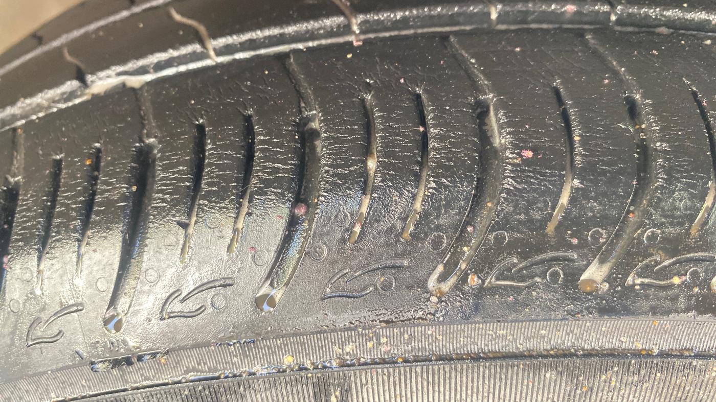 2015 Maruti Ciaz ZDI SHVS, Diesel, Manual, 66,228 km, Right Front Tyre Tread