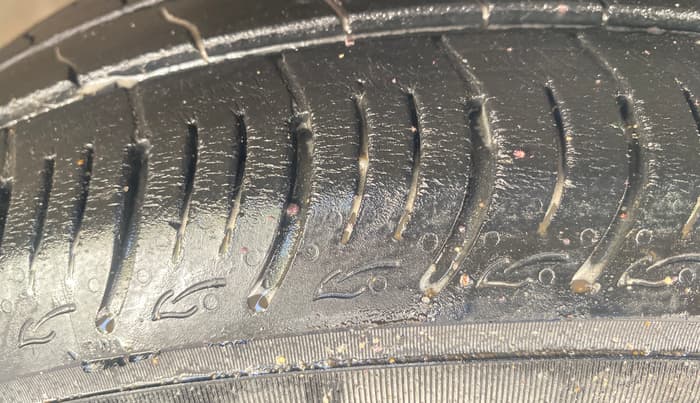 2015 Maruti Ciaz ZDI SHVS, Diesel, Manual, 66,258 km, Right Front Tyre Tread