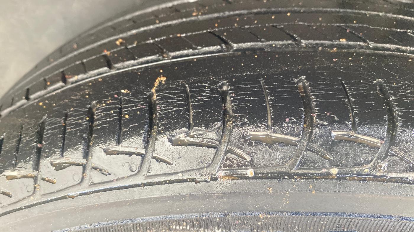 2015 Maruti Ciaz ZDI SHVS, Diesel, Manual, 66,228 km, Left Rear Tyre Tread