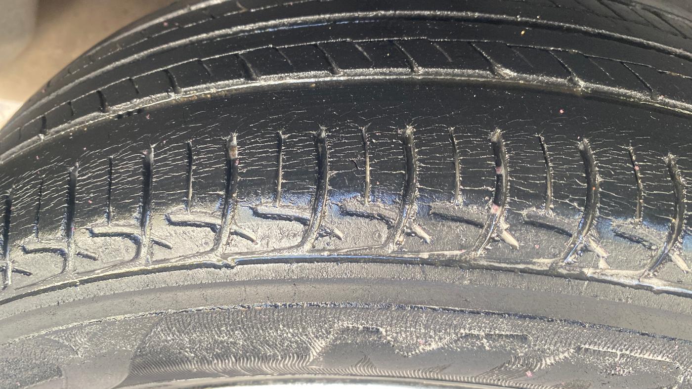 2015 Maruti Ciaz ZDI SHVS, Diesel, Manual, 66,228 km, Right Rear Tyre Tread