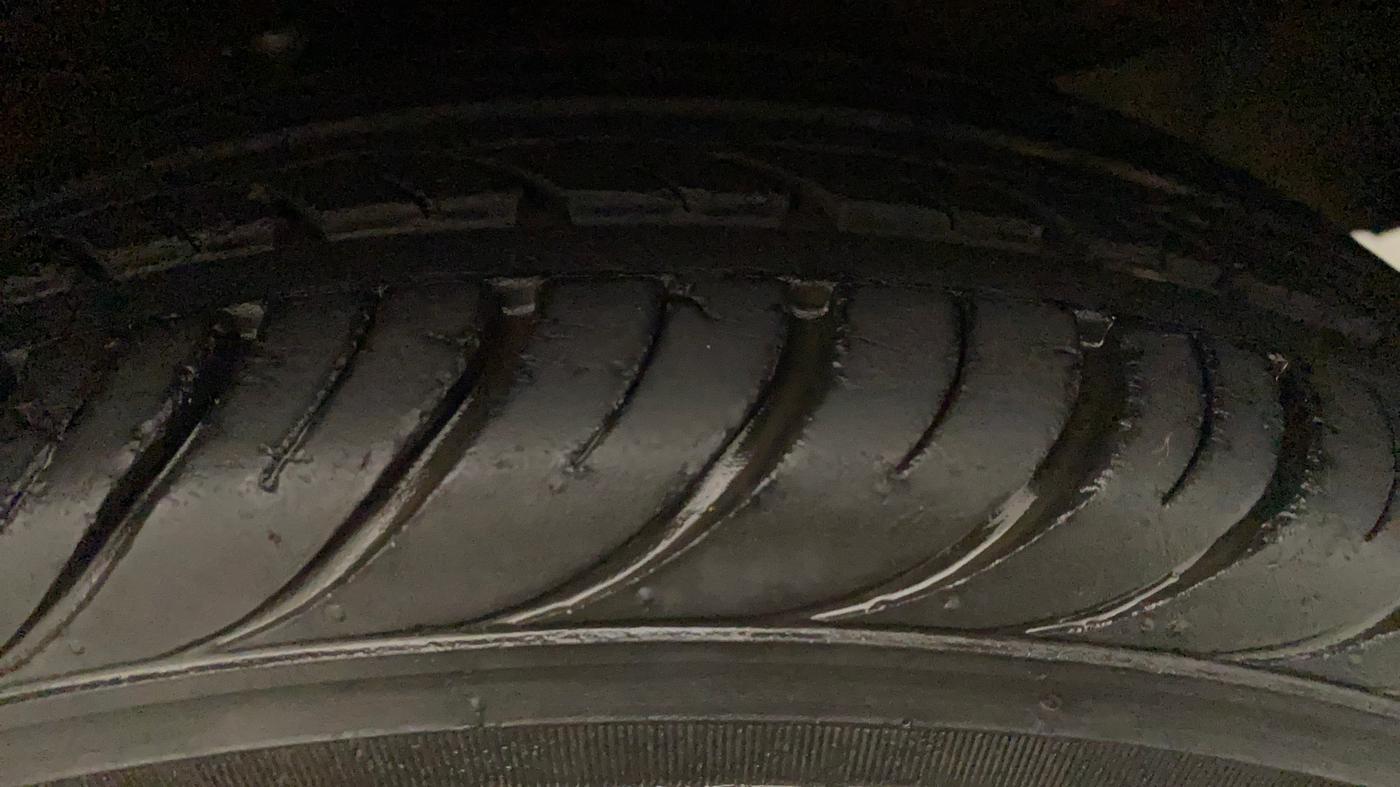2013 Hyundai Eon MAGNA +, Petrol, Manual, 62,933 km, Left Front Tyre Tread