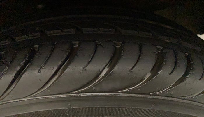 2013 Hyundai Eon MAGNA +, Petrol, Manual, 62,933 km, Left Front Tyre Tread