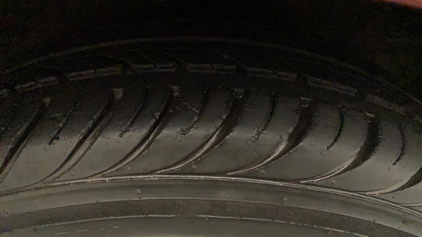 2013 Hyundai Eon MAGNA +, Petrol, Manual, 62,933 km, Right Front Tyre Tread