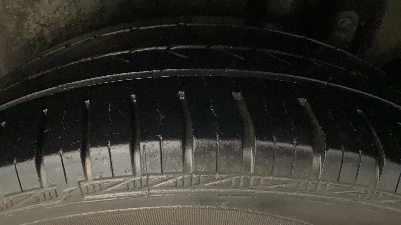 2014 Maruti Ertiga VXI, Petrol, Manual, 37,797 km, Left Rear Tyre Tread