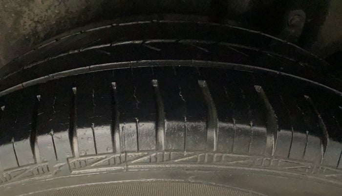 2014 Maruti Ertiga VXI, Petrol, Manual, 37,704 km, Left Rear Tyre Tread
