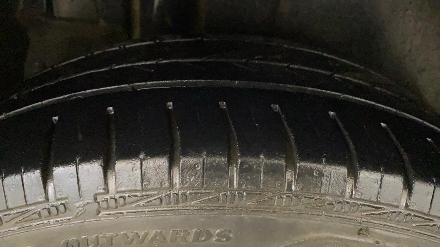 2014 Maruti Ertiga VXI, Petrol, Manual, 37,797 km, Right Rear Tyre Tread