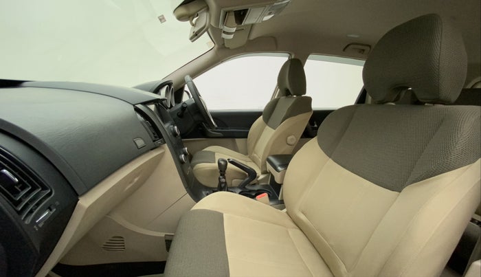 2016 Mahindra XUV500 W6, Diesel, Manual, 44,530 km, Right Side Front Door Cabin