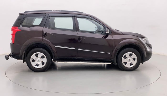 2016 Mahindra XUV500 W6, Diesel, Manual, 44,530 km, Right Side View