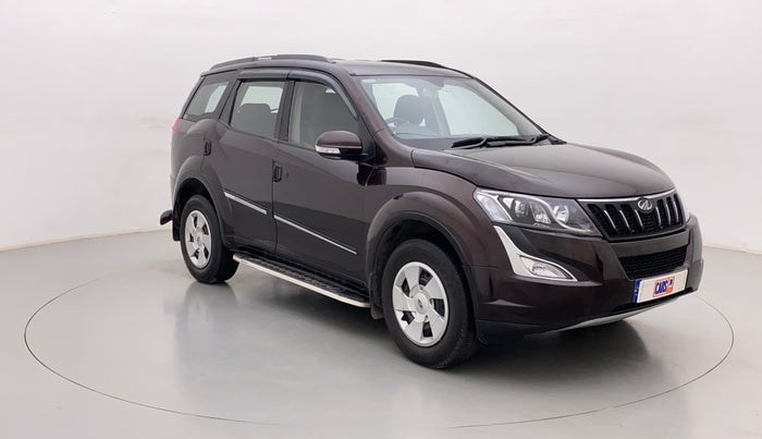 2016 Mahindra XUV500 W6, Diesel, Manual, 44,530 km, Right Front Diagonal