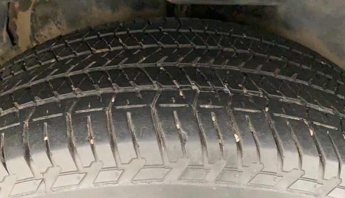 2016 Mahindra XUV500 W6, Diesel, Manual, 44,530 km, Right Rear Tyre Tread