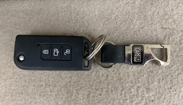 2016 Mahindra XUV500 W6, Diesel, Manual, 44,530 km, Key Close Up