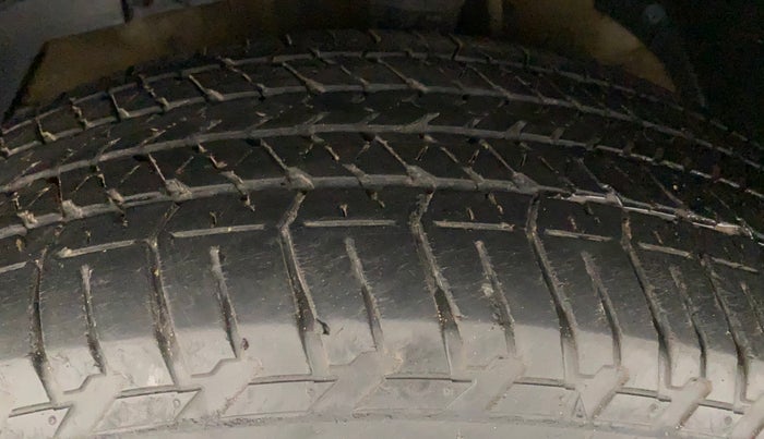 2016 Mahindra XUV500 W6, Diesel, Manual, 44,530 km, Left Front Tyre Tread
