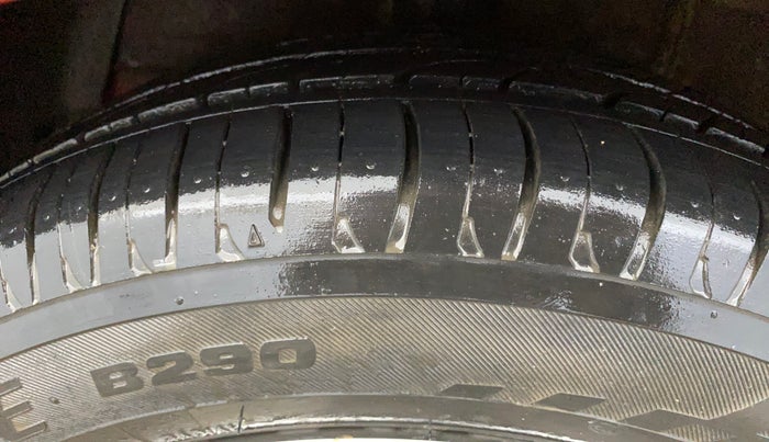 2014 Hyundai Xcent SX 1.2 (O), Petrol, Manual, 44,696 km, Right Rear Tyre Tread