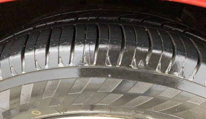 2014 Hyundai Xcent SX 1.2 (O), Petrol, Manual, 44,696 km, Right Front Tyre Tread