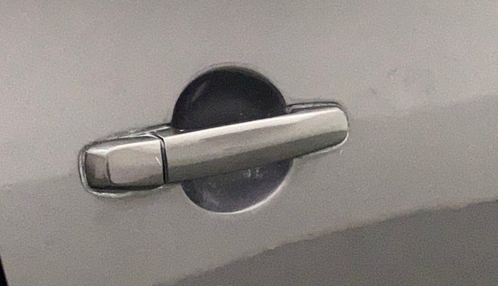 2013 Maruti Ertiga VXI, Petrol, Manual, 27,307 km, Right rear door - Door handle has minor damage