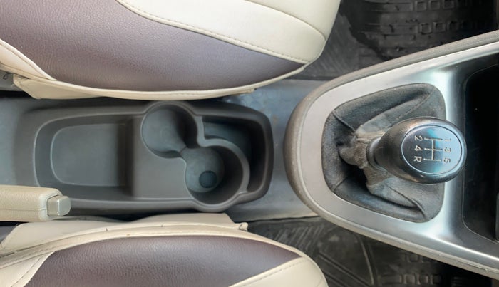 2013 Hyundai i10 SPORTZ 1.2, Petrol, Manual, 39,866 km, Gear Lever