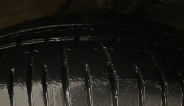 2013 Hyundai i10 SPORTZ 1.2, Petrol, Manual, 39,866 km, Right Front Tyre Tread