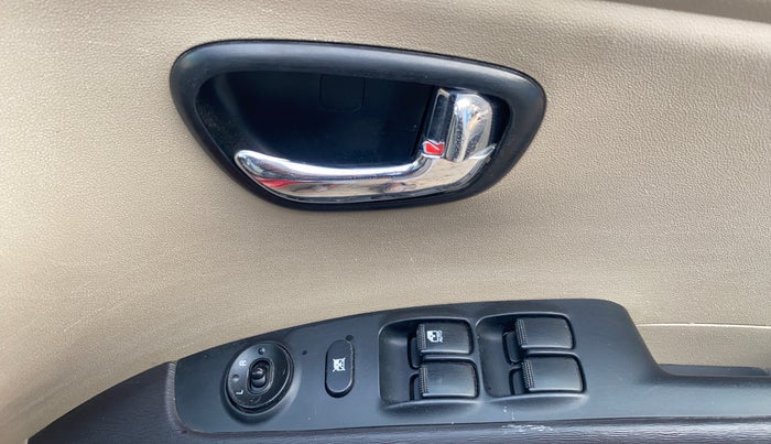 2013 Hyundai i10 SPORTZ 1.2, Petrol, Manual, 39,866 km, Driver Side Door Panels Control