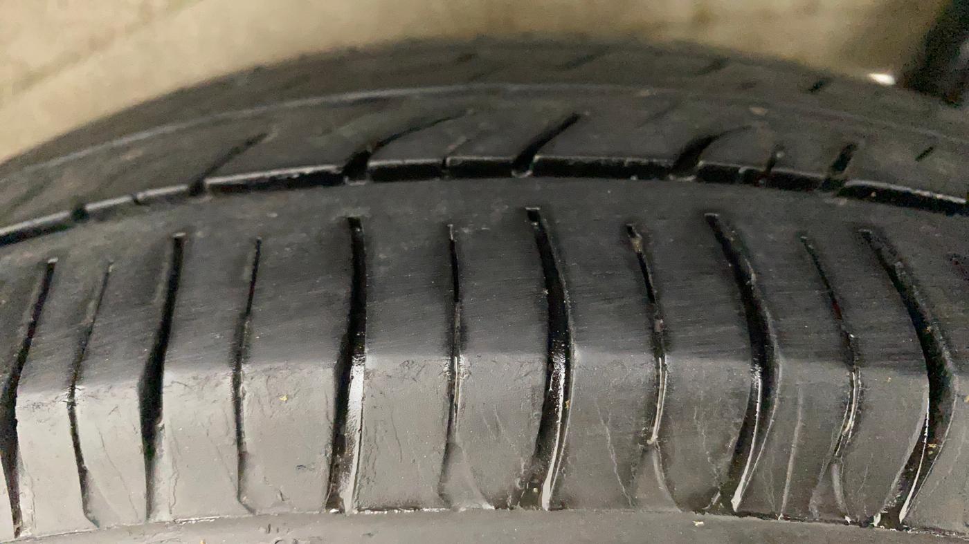 2011 Maruti Wagon R 1.0 LXI, Petrol, Manual, 55,622 km, Left Rear Tyre Tread