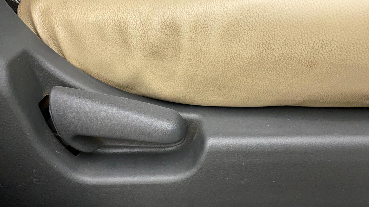 2011 Maruti Wagon R 1.0 LXI, Petrol, Manual, 55,622 km, Driver Side Adjustment Panel
